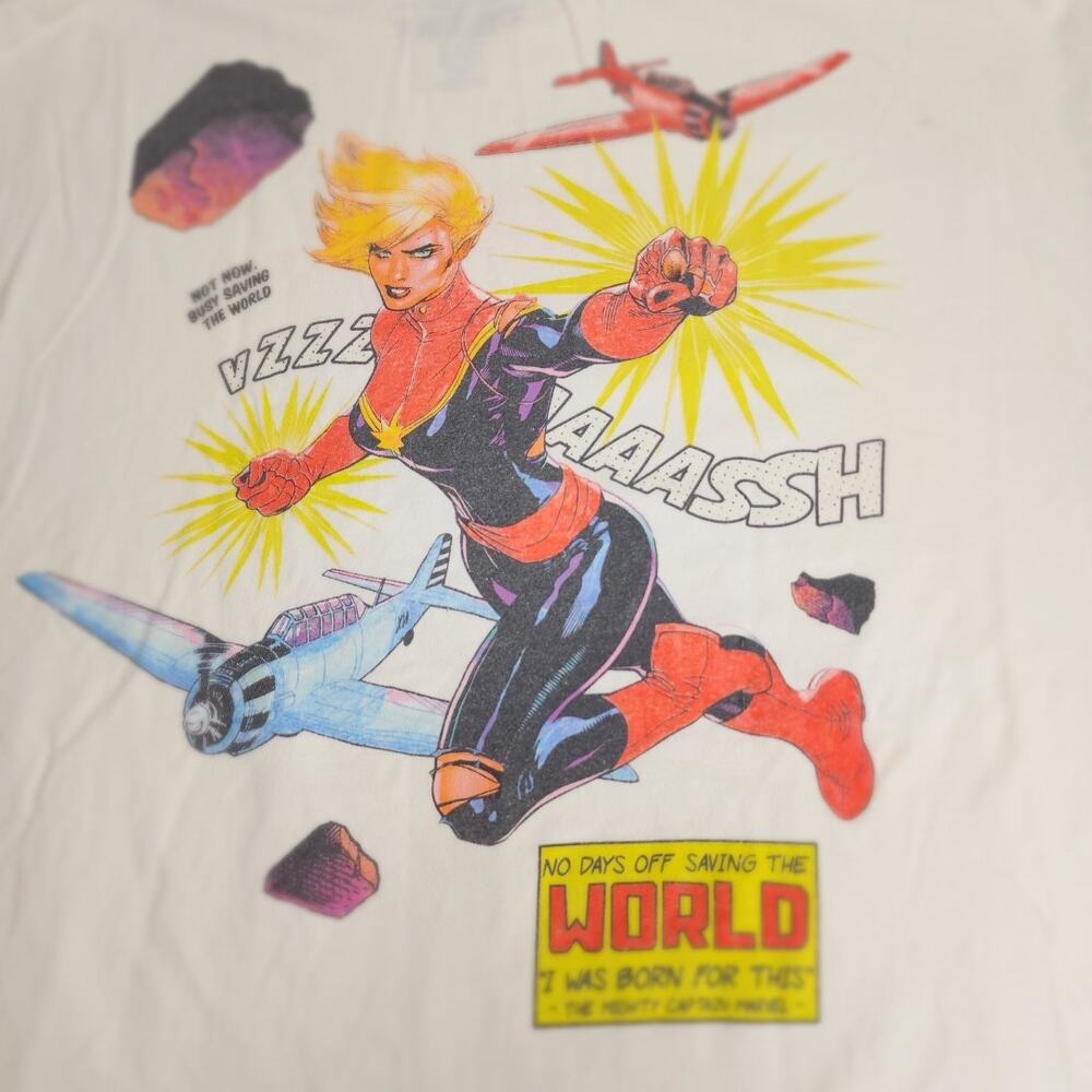 Captain Marvel Comics Superhero 2-Sided White Short Sleeve T-Shirt Men's Size XL